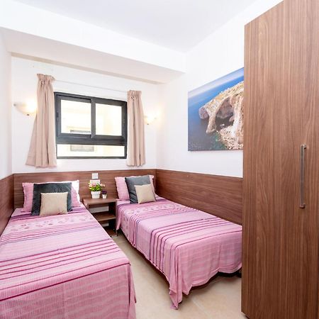 Islet Promenade Seafront Apartment With Large Corner Terrace By Getawaysmalta San Pawl il-Baħar Kültér fotó