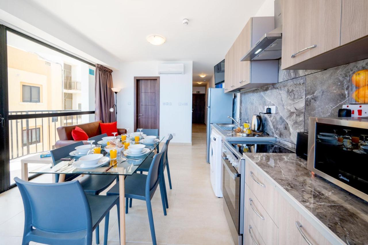 Islet Promenade Seafront Apartment With Large Corner Terrace By Getawaysmalta San Pawl il-Baħar Kültér fotó