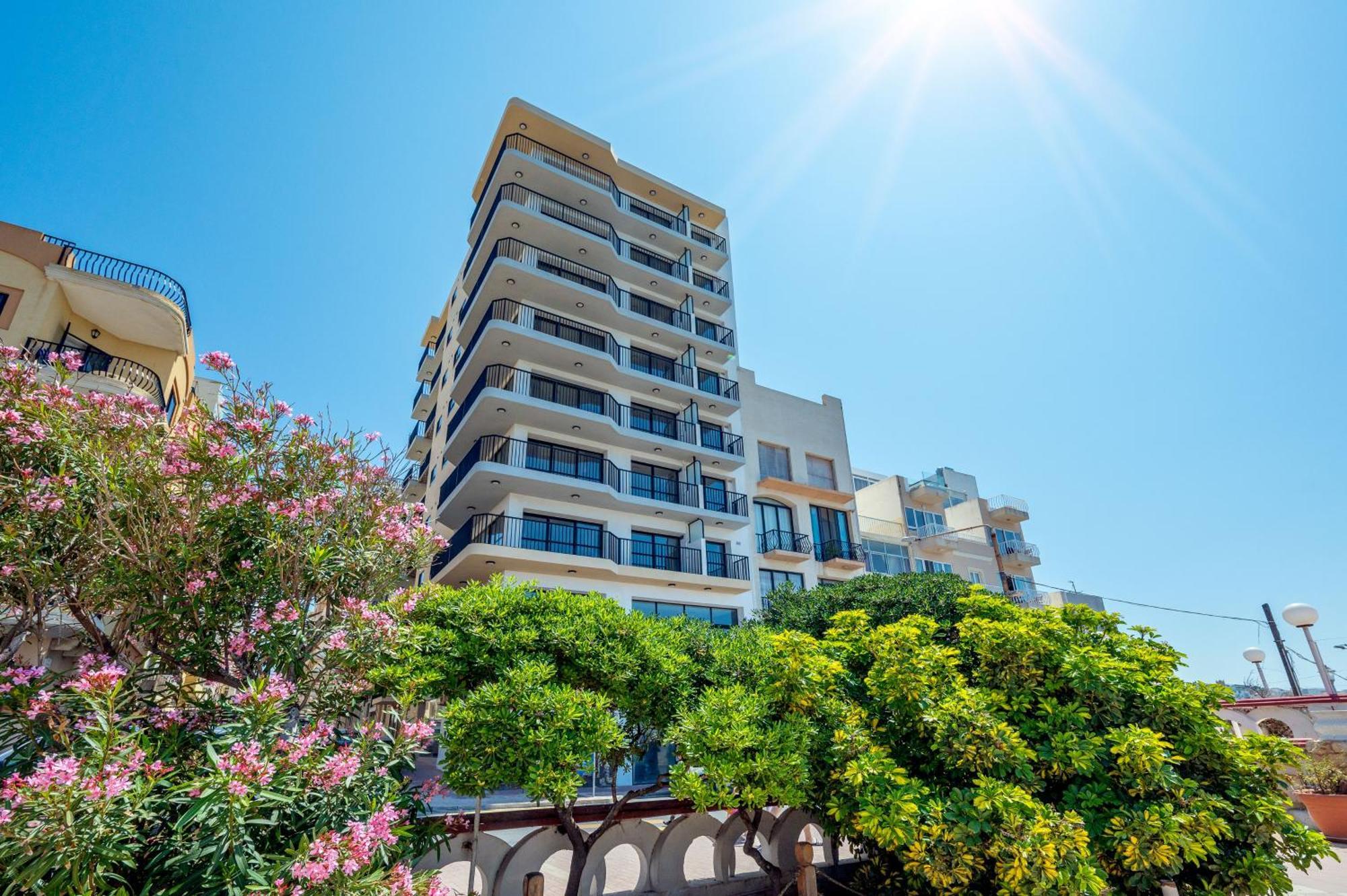 Islet Promenade Seafront Apartment With Large Corner Terrace By Getawaysmalta San Pawl il-Baħar Kültér fotó