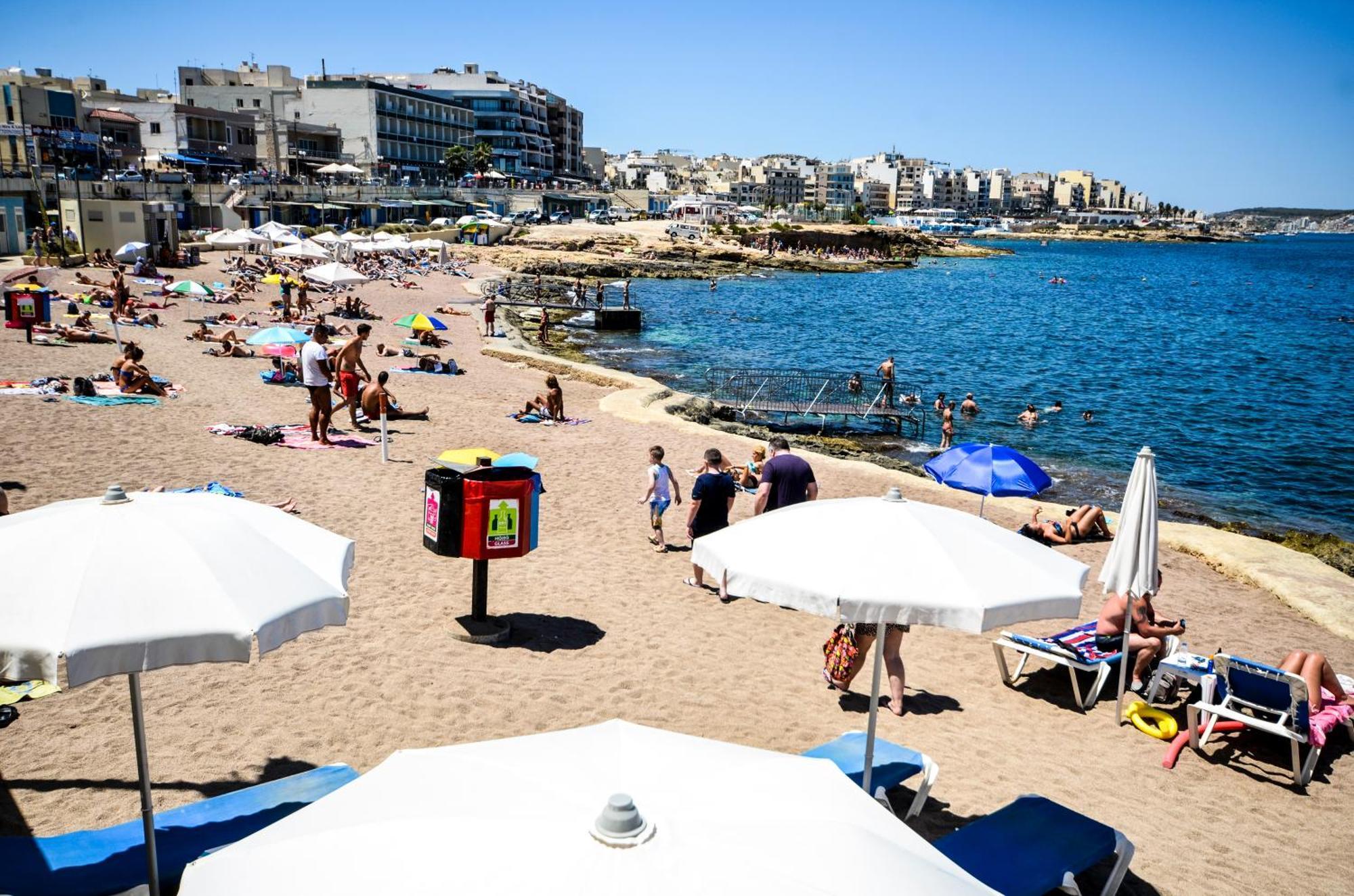 Islet Promenade Seafront Apartment With Large Corner Terrace By Getawaysmalta San Pawl il-Baħar Kültér fotó