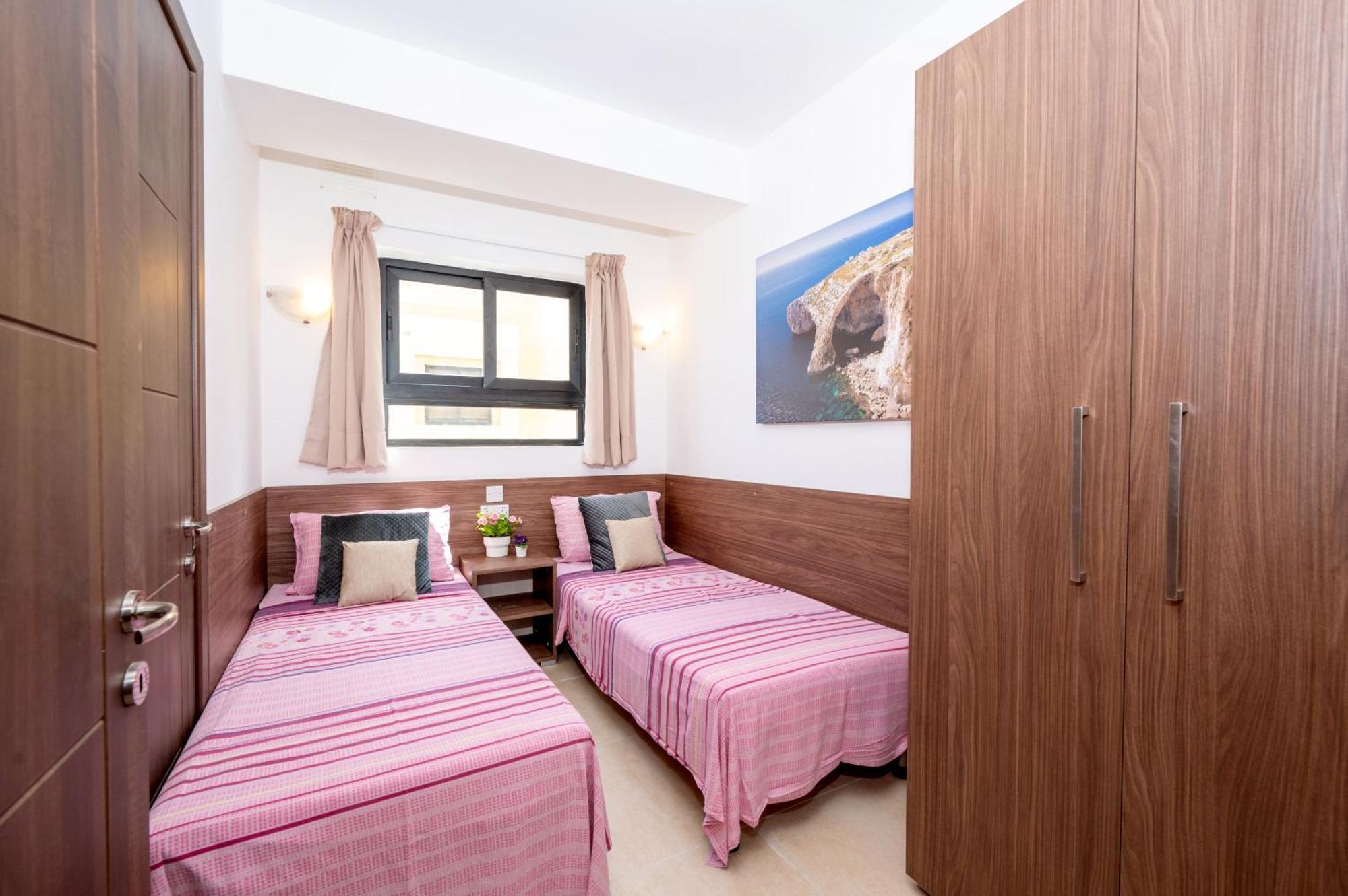 Islet Promenade Seafront Apartment With Large Corner Terrace By Getawaysmalta San Pawl il-Baħar Kültér fotó